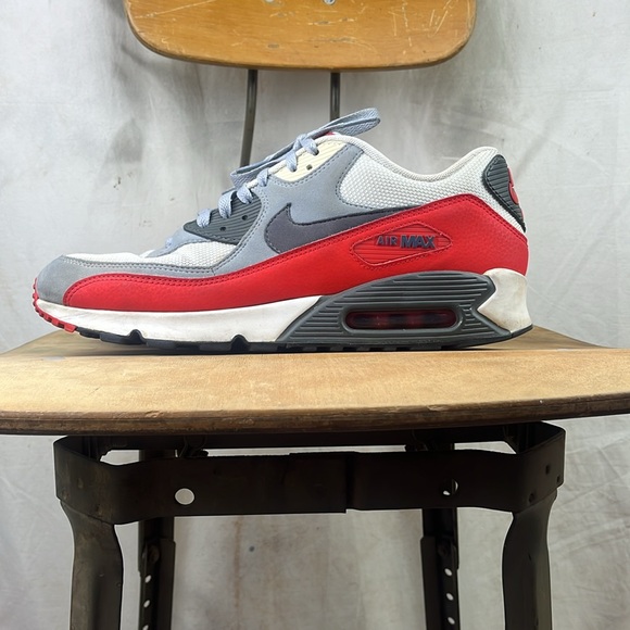 Nike Air Max 90 Wolf Grey and Challenge Red - Picture 2 of 8